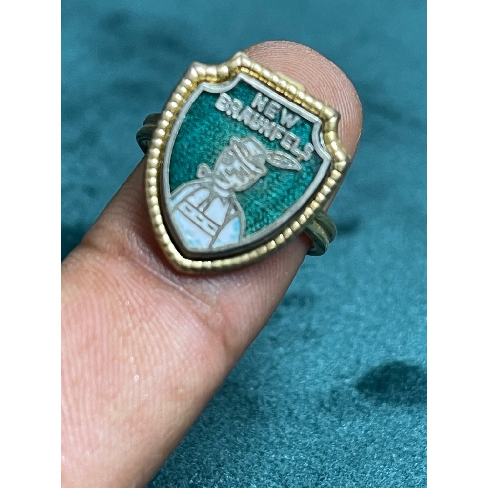 Vintage New Braunfels Texas Souvenir Ring Green Enamel Shield German Figure Sz 7
